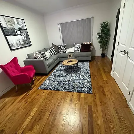 Deluxe 2 Bedroom Ewr Airport Home